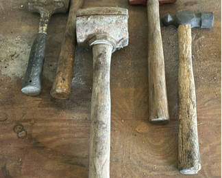 Lot 115: Assorted hand tools and screwdrivers in wooden rack