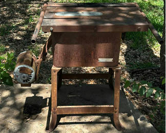 Lot 162: Rockwell table saw with side-mounted motor on metal stand