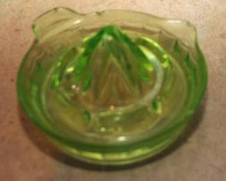1930s Yellow Glass Juicer Reamer