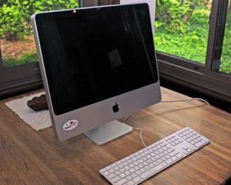 Mac desktop Apple 22" Computer