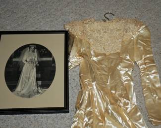 WEDDING DRESS 