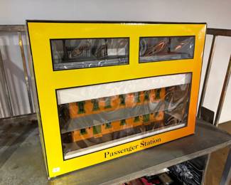 Rail King - Passenger Station - NIB