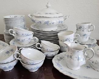 Noritake Blue Rose Fine China Dinnerware Set with Scenic Floral Pattern