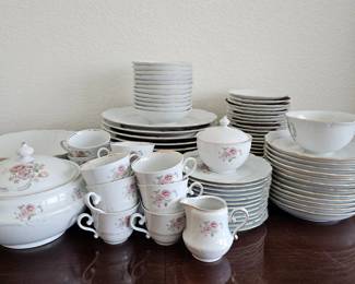 Bavaria Schirnding Fine Porcelain China Dinnerware Set with Floral Pattern and Gold Trim