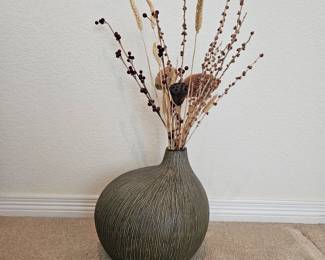 Modern Textured Ceramic Vase with Organic Ribbed Design for Home Decor