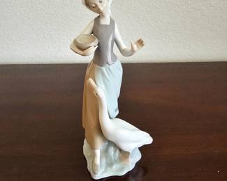 Lladró Porcelain Figurine Feeding Goose Spanish Handcrafted Collectible