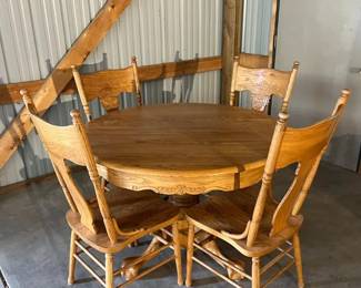 Solid Oak Round Pedestal Dining Table with 4 Matching Chairs