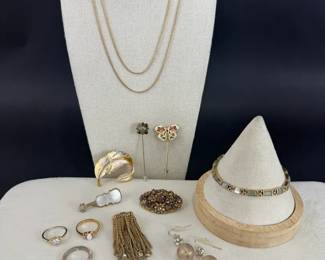 Vintage Costume Jewelry Assortment w Necklaces, Brooches, Rings Earrings