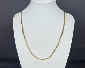 14K Yellow Gold Herringbone Chain Necklace 3.53g Flat Link Italy Style Chain, Clasp is missing.