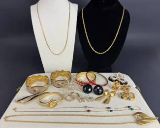 Costume Jewelry Collection w Necklaces, Bangles, Earrings Brooches