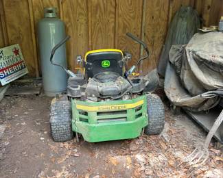 John Deer Zero Turn Lawnmower