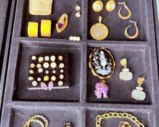 Gold jewelry 