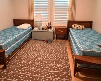 Twin Beds, Vintage MCM Walnut HB/FB Bench, Atlantic Furniture Metro