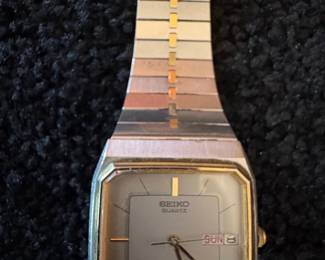 Seiko Dolce Quartz DayDate Watch second image