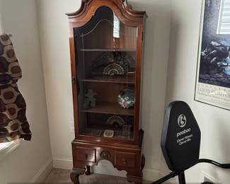 Vintage Mahogany Queen Anne Style Curio Cabinet
