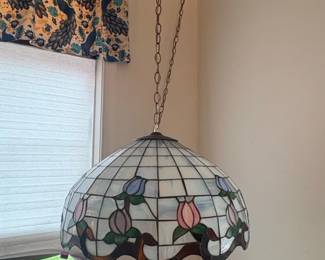 Tiffany Style Stained Glass Tulip Pendant Lamp
