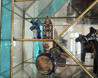 Octagonal Mirrored Display Cabinet with Blue Tinted Glass fourth image