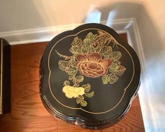 Chinese Export Lacquer Drum Stool third image