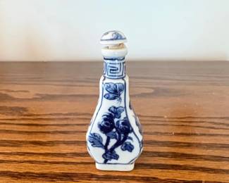 Blue and White Porcelain Snuff Bottle