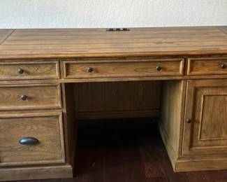 Havertys Wood Office Desk, Five Drawers One CabinHavertys Wood Office Desk, Five Drawers One Cabinet