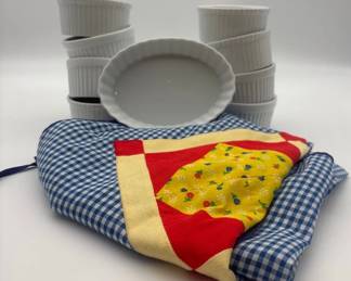 Set Of 4French Porcelain Ramekins And 4 Pier 1 Ramekins With Scalloped Quiche Dish With Apron