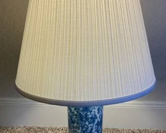 Blue And White Porcelain Table Lamp W Decorative Wooden Base