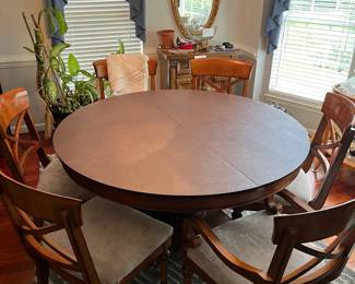 04 Bassett Dining Set, Pedestal Base Table and Protective Cover, 6 Chairs
