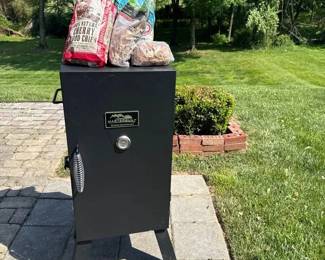 06 Masterbuilt Electric Smokehouse and Variety of Wood Chips