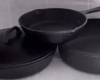 4 Piece Vintage USA Lodge Cast iron Cookware 8in Frying Pan, 12 In Skillet With Lid, And 12 In