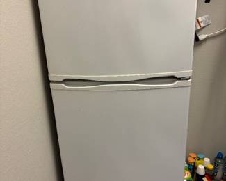 Whirlpool no frills fridge