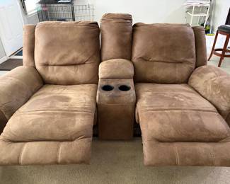 Electric recline sofa with center console 
