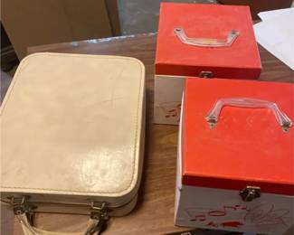 1950 Steelman Portable Record Player  2 Record Cases Full Of 45 Records