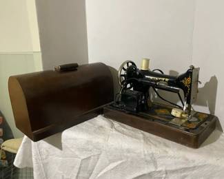 Classic Singer Sewing Machine In Wooden Case