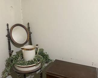 Cool Corner Furnishings With Vintage Vibe