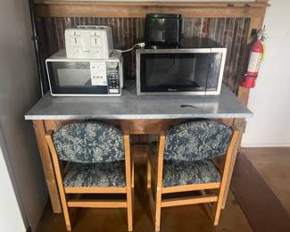 (4) microwaves $29. new (3) toasters $5.