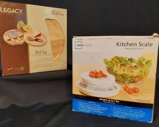 Cheese Cutting Board And Kitchen Scale