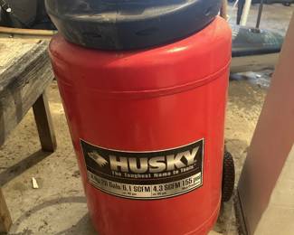 HUSKY 20GALLON PORTABLE AIR COMPRESSOR
