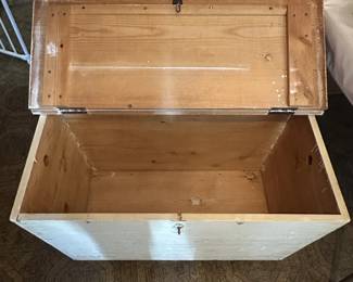 FURNITURE VINTAGE TRUNK OPEN