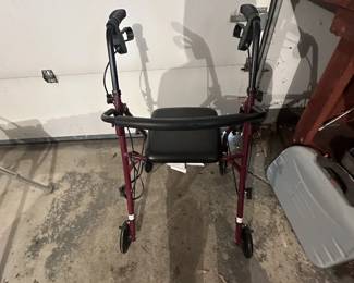 ROLLATOR WALKER