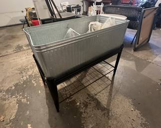 GALVENIZED METAL RAISED GARDEN WITH STAND NEW
