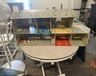 VINTAGE METAL DOLL HOUSE II