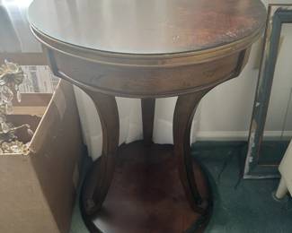 FURNITURE ROUND ACCENT TABLE