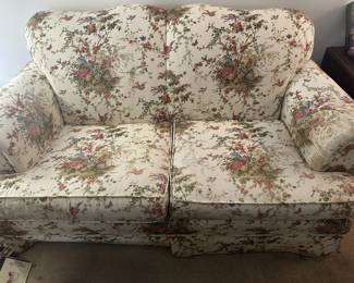 FURNITURE LOVE SEAT III
