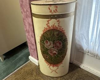 VINTAGE METAL LAUNDRY HAMPER