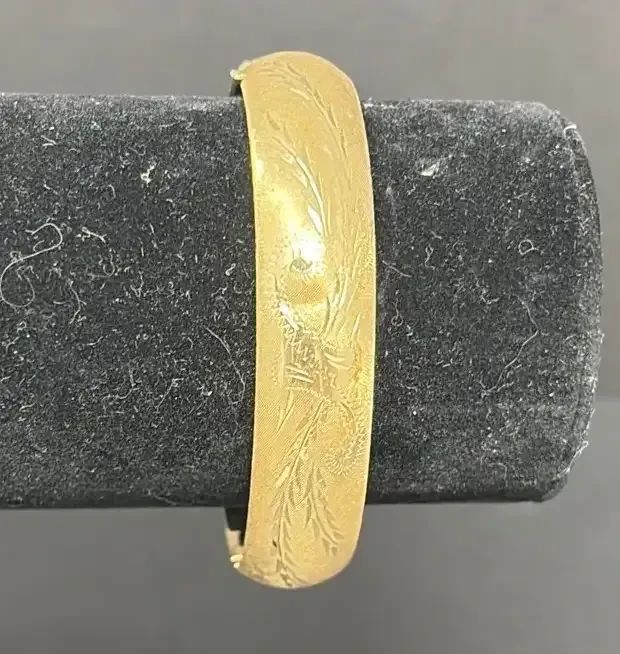 14K Gold Etched Hinged Bangle Bracelet 20 Grams