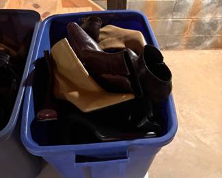 WOMANS BOOTS