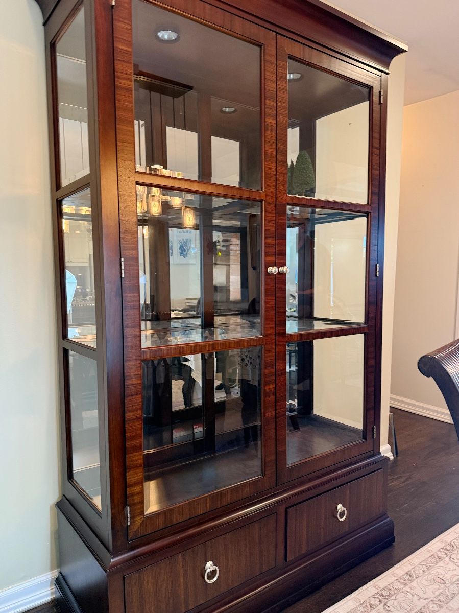 CONTEMPORARY ETHAN ALLEN DISPLAY