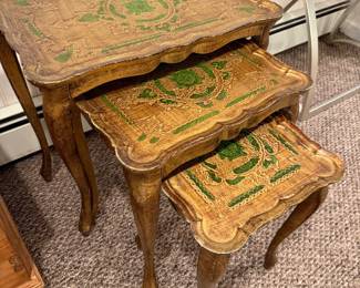 NESTING TABLES