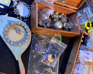 More vintage jewelry’s 