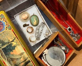 More vintage jewelry 